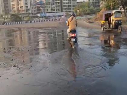 Water shortage on one side and huge damage on the other side, who will prevent water leakage on Kopra bridge | एकीकडे पाणी टंचाई दुसरीकडे प्रचंड नासाडी, कोपरा पुलावर पाणीगळती रोखणार कोण? 