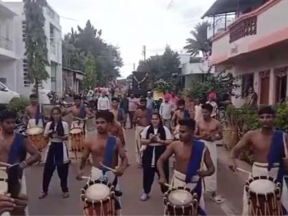 Kolhapur's Ganesh Visarjan Procession of Women's Lazeem Team, Tasha, Halgi Theka with Chenda Instruments of Kerala | कोल्हापूरच्या गणेश विसर्जन मिरवणुकीत केरळच्या चेंडा वाद्यांसह महिलांचे लेझीम पथक, ताशा, हलगीचा ठेका