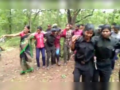 Naxalites danced to the beat of drum VIDEO VIRAL POLICE ALERT | ढोल, नगाऱ्याच्या तालावर नक्षलवादी थिरकले...; VIDEO व्हायरल, पोलिस अलर्ट