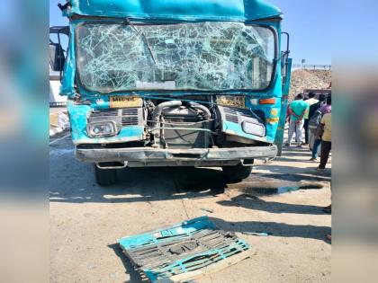 Speeding tipper collides with bus, 24 passengers injured; Incident at Samriddhi Highway Interchange | भरधाव टिप्परची बसला धडक, २४ प्रवासी जखमी; समृद्धी महामार्गाच्या इंटरचेंजवरील घटना