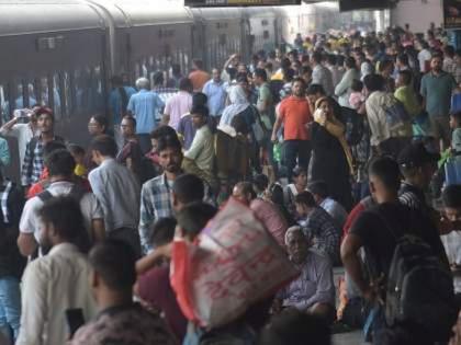 On the occasion of Chhat Puja, the trains going north became crowded, North Indians flocked to go to the village | छट पूजेच्या निमित्ताने उत्तरेकडे जाणाऱ्या गाड्यांमध्ये गर्दी वाढली, गावी जाण्यासाठी उत्तर भारतीयांची लगबग