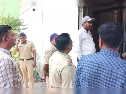 Armed robbery at the branch of SBI in Jalgaon Police team reached the spot | जळगावात भरदिवसा SBI च्या शाखेवर सशस्त्र दरोडा! पोलिसांचा ताफा घटनास्थळी दाखल 