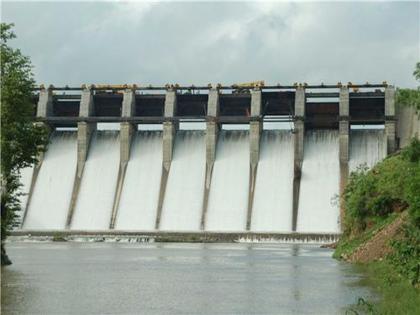 Last year it was 99% and this year only 83% water storage dam in nashik | धरणांमध्ये गतवर्षी ९९ तर यंदा केवळ ८३ टक्के जलसाठा