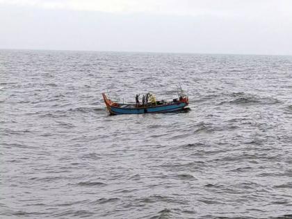 There is no Pakistani sailor in that boat, according to the Maharashtra Fishermen's Action Committee | 'त्या' बोटीत कुणीही पाकिस्तानी खलाशी नाही, महाराष्ट्र मच्छिमार कृती समितीची माहिती