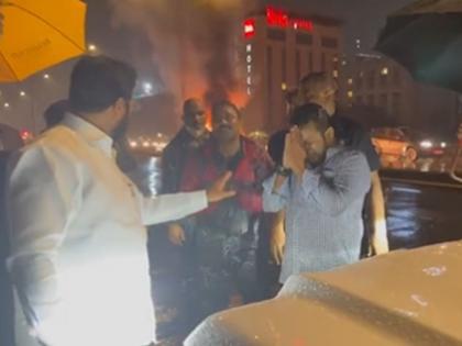 Running two-wheeler caught fire on the highway, CM Shinde got out of the car in rain and ran to help the youth | VIDEO: धावत्या कारने महामार्गावर घेतला पेट, भरपावसात गाडीतून उतरून तरुणाच्या मदतीला धावले CM शिंदे