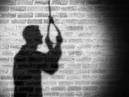 College youth hanged himself | महाविद्यालयीन युवकाने घेतला गळफास 