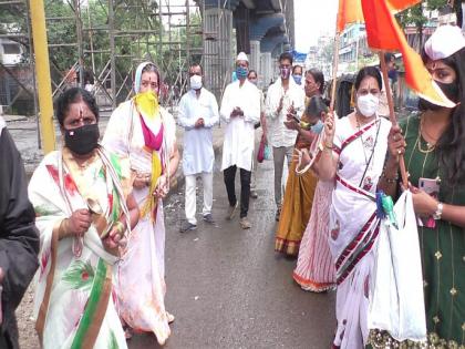 Vishwa Hindu Parishad and Warkari agitation in Bhiwandi against state government | पंढरपूर वारी बंद विरोधात भिवंडीमध्ये विश्व हिंदू परिषद आणि वारकरी संप्रदायाचे आंदोलन  