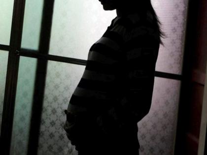 A pregnant woman was kicked out of the hospital for lack of money; Delivery near the door, death of the baby due to cold | पैशांअभावी गर्भवतीला रुग्णालयाबाहेर हाकलले; दरवाजाजवळच प्रसूती, थंडीने बाळाचा मृत्यू