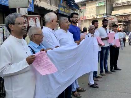 Human chain in Kalyan to maintain peace-dialogue | शांतता-संवाद टिकविण्यासाठी कल्याणमध्ये मानवी साखळी