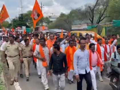 Shiv Sena protest march against rebels at Washim; Demonstrations at Shivaji Chowk, participation of thousands of Shiv Sainiks | वाशिम येथे बंडखोरांविरोधात शिवसेनेचा निषेध मोर्चा; शिवाजी चौकात निदर्शने, हजारो शिवसैनिकांचा सहभाग