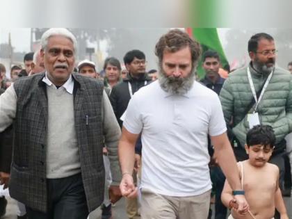 Congress bharat jodo yatra MP rahul gandhi is badly trapped on child wearing janeu wrongly | Bharat Jodo Yatra: जानवं धारण केलेल्या मुलावरून राहुल गांधींची गोची, चुकीच्या पद्धतीनं घातल्यानं होत आहेत ट्रोल