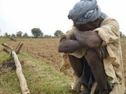 Worry increased Bank employees directly to farmers' doors for overdue loan recovery Baliraja is worried about the drought situation | चिंता वाढली : थकीत कर्जवसुलीसाठी बँकेचे कर्मचारी थेट शेतकऱ्यांच्या दारी! दुष्काळी परिस्थितीत बळीराजा हैराण