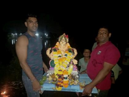 Immersion of ganesha for one and a half days in Bhiwandi | भिवंडीत दिड दिवसांच्या बापांचे विसर्जन