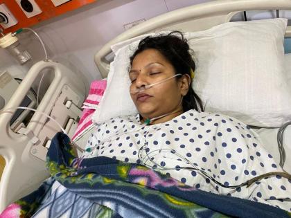 Shiv Sena Thackeray group roshni shinde was fatally attacked by a woman from the Shinde group | शिवसेना ठाकरे गटाच्या युवती सेना पदाधिकारी रोशनी शिंदेंवर शिंदे गटाच्या महिलांकडून जीवघेणा हल्ला