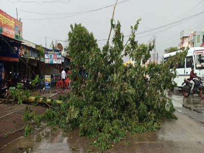 Pre-monsoon rains in Washim district | वाशिम जिल्ह्यात मान्सूनपूर्व पाऊस; वातावरणात गारवा