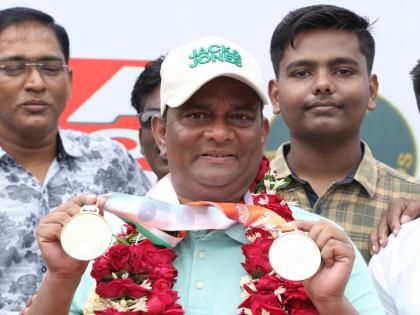 Amravati's Water Man holds a record of standing in water for 62 minutes without moving his body | अमरावतीच्या ‘वॉटर मॅन’च्या नावर शरीराची हालचाल न करता पाण्यात ६२ मिनिटे उभ्या स्थितीत राहण्याचा विक्रम 