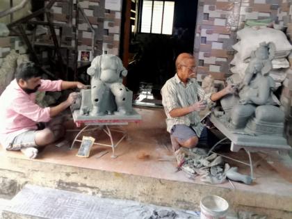 Plaster of Paris Ganesha idols hit Chirner's shadu manufacturers | प्लास्टर ऑफ पॅरिसच्या गणेशमूर्तींचा चिरनेरच्या शाडू कारखानदारांना फटका 