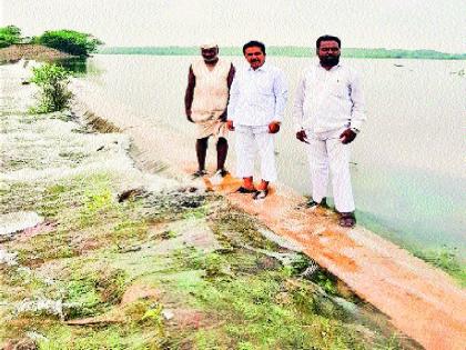  Madanwadi lake 100% filled, away from drought crisis, executive engineers take the call demand | मदनवाडीचा तलाव १०० टक्के भरला, दुष्काळी संकट दूर, कार्यकारी अभियंत्यांनी मागणीची घेतली दखल   