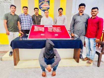 Notorious accused selling Gavathi katta arrested, 4 live cartridges seized with two kattas in Ahmednagar | गावठी कट्टा विकणाऱ्या कुख्यात आराेपीला अहमदनगरध्ये बेड्या, दोन कट्ट्यांसह ४ जिवंत काडतुसे जप्त 