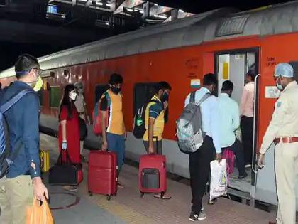 Corona Guideline Important news for the train passengers railway make mandatory to wear mask in railway travel | Corona Guideline : रेल्वे प्रवाशांसाठी महत्वाची बातमी! कोरोनाच्या पार्श्वभूमीवर रेल्वेनं घेतला मोठा निर्णय