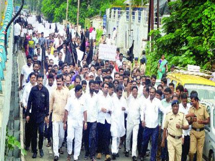  Protest against actions taken by the Commissioner, Stamp agitation, Guardians on St. Joseph School | सेंट जोसेफ शाळेवर महामोर्चा, पालकांचे ठिय्या आंदोलन, आयुक्तांनी दिला कारवाईचा इशारा  