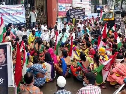 workers agitation against Bhiwandi Municipal Corporation for the salary | भिवंडी मनपाच्या हंगामी कामगारांचे चार महिन्याचे वेतन रखडले; मुख्यालयसमोर भीक मांगो आंदोलन