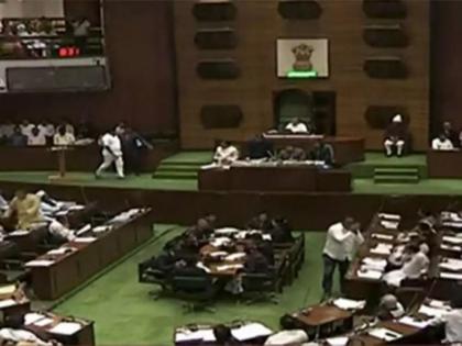 Uddhav thackeray government Presented three bills in vidhan sabha | केंद्राच्या कृषी कायद्यांवर राज्याची कुरघोडी, तीन विधेयके मांडली