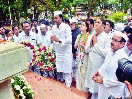  Need to take the memory of freedom struggle - Tatkare | स्वातंत्र्यलढ्याच्या स्मृती पुढे नेणे गरजेचे - तटकरे