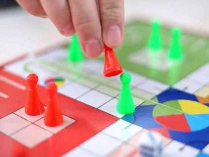 uttar pradesh pratapgarh Betting herself and losing while playing Ludo with the landlord, wife's U-turn on husband's claim | घर मालकासोबत लुडो खेळताना स्वतःलाही डावावर लावलं अन् हरली, पतीच्या दाव्यावर पत्नीचा यू-टर्न; अन्...