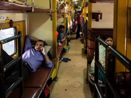 If any passenger make disturbance for co-passenger in night Indian railway will take action | Indian Railways : रेल्वेने रात्रीच्या प्रवासाचे नियम बदलले, आता असे कृत्य करणारांची खैर नाही!