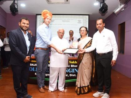 Honored of Solapur University by Ahilya Devi Holkar Research Institute | अहिल्यादेवी होळकर शोध संस्थेतर्फे सोलापूर विद्यापीठाचा सन्मान