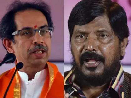 Minister Ramdas Athawale Target Uddhav thackeray government over Potholes in kalyan | खड्डे बुजविले नाही तर सरकार खड्ड्यात गेल्या शिवाय राहणार नाही; रामदास आठवले यांचा निशाणा