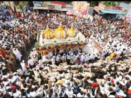 The sheep ran in the yard of Katewadi, Departure of Sant Tukaram Maharaj Palkhi ceremony | काटेवाडीच्या अंगणी मेंढ्या धावल्या रिंगणी...; संत तुकाराम महाराज पालखी सोहळ्याचे प्रस्थान