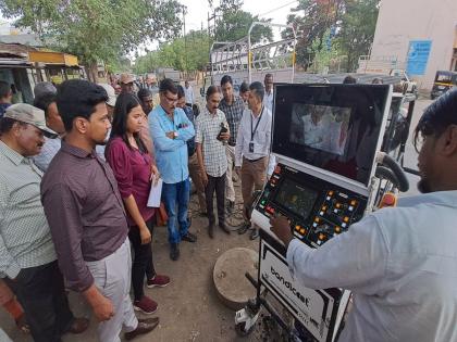 Good news for Solapur; Cleaning of underground sewers will now be done by robot machines | सोलापूरसाठी गुडन्यूज; भूमीगत गटारीची स्वच्छता आता रोबोट मशीनव्दारे होणार