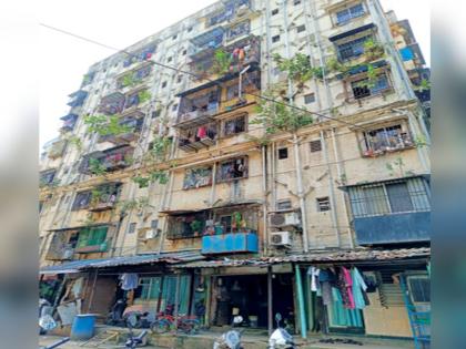 Life in a rented house from years When will the action be taken against the builders who exhaust the rent | ‘जिंदगी वर्षानुवर्षे भाड्याच्या घरात’; भाडे थकविणाऱ्या, ‘झोपु’ रखडविणाऱ्या बिल्डरांवर कारवाई कधी हाेणार?