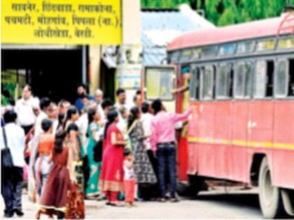 Fear of being ambushed by a stranger; Leave the mobile in hand and take care of your children | अनोळखी व्यक्तीकडून घात होण्याची भीती; हातातील मोबाइल सोडा आणि तुमची मुले सांभाळा!