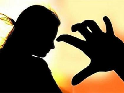 molestation took advantage of being alone in the house an incident in Shindkheda taluka | घरात एकटी असल्याची संधी साधून केला अत्याचार, शिंदखेडा तालुक्यातील घटना