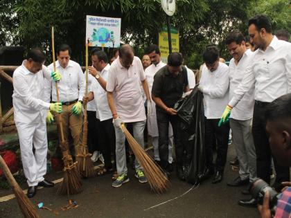 BJP implemented cleanliness campaign in 111 Ward of Navi Mumbai | नवी मुंबईच्या १११ प्रभागात भाजपाने राबविले  स्वच्छता अभियान, ज्येष्ठ नागरिक दिनानिमित्त ज्येष्ठांचा प्रातिनिधिक सत्कार