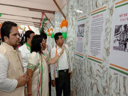 Photo exhibition by Congress on the occasion of Independence Day in Ulhasnagar | उल्हासनगरात स्वातंत्रदिनानिमित्त काँग्रेसकडून छायाचित्र प्रदर्शन, स्वातंत्र सैनिक कुटुंबाचा सत्कार