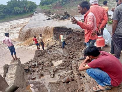 The Kayadhu river flooded, the bridge at Samaga broke | कयाधू नदीला पूर, समगा येथील पूल तुटला