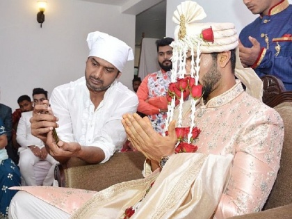 Cricketer Shivam Dube asked for prayers in marriage with Anjum Khan people made lewd comments after seeing the photo | Shivam Dube Wedding: अंजुम खानसोबत लग्नात शिवम दुबेनं केली प्रार्थना, फोटो पाहून लोकांनी केल्या आक्षेपार्ह कमेंट