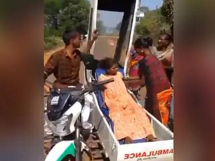 Jugaad Man made ambulance with bike internet users loves it IPS share video | तरुणाचा अफलातून जुगाड, दुचाकीनं चालणारी Ambulance केली तयार; IPS ऑफिसर म्हणाले..., पाहा Video