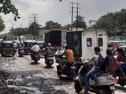 Kalyan Dombivlikar is shocked by the traffic jam on the Shil highway | हौसिंच्या फेरफटक्याचा फटका : शिळ महामार्गावर वाहतूक कोंडीने कल्याण डोंबिवलीकर हैराण