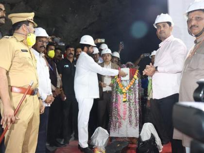 Airoli-Katai Naka Road Project's Left Tunnel in Parasik Mountain opened in the presence of the Chief Minister | ऐरोली-कटाई नाका रस्ता प्रकल्पातील पारसिक डोंगरातील डावा बोगदा मुख्यमंत्र्यांच्या उपस्थितीत खुला