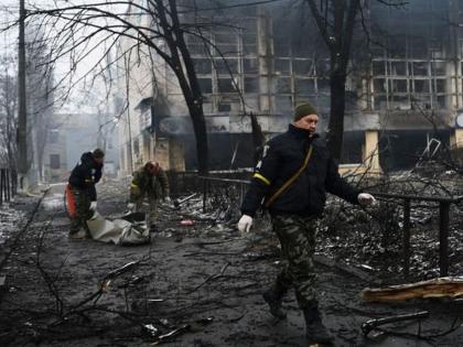 Russia Ukraine war Russia disposes of 9,000 bodies at Mariupol ukraine | मारियुपोलमध्ये रशियाकडून ९ हजार मृतदेहांची विल्हेवाट? संभाव्य दफनभूमींची उपग्रहाने टिपलेली छायाचित्रे उघड