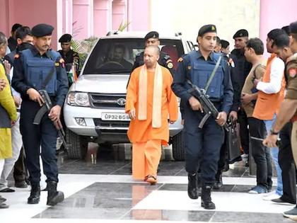 Uttar pradesh Big mistake in security arrangements of Chief Minister Yogi adityanath at Gorakhpur Airport, eight police personnel suspended | गोरखपूर विमानतळावर मुख्यमंत्री योगींच्या सुरक्षा व्यवस्थेत मोठी चूक, आठ पोलीस कर्मचारी निलंबित