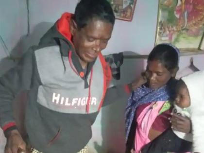 Jharkhand Covishield vaccine became boon for dular munda fighting for life from the 5 years voice and body movements also came | कोविशील्डची कमाल? 5 वर्षांपूर्वी अपघातात गेला होता आवाज, कोरोना लस घेताच बोलायला लागला युवक!