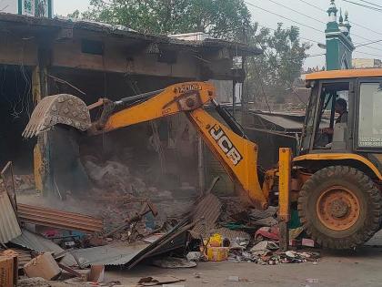 Gujarat Violence on ram navami After khargone bulldozer use in khambhat many shops demolished | Khambhat Violence : खरगोननंतर गुजरातच्या खंभातमध्येही चालला बुलडोझर, अनेक दुकानं जमीनदोस्त