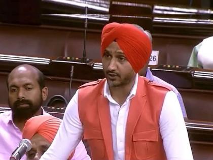 APP leader Harbhajan singh stunning debut in Parliament won everyone's hearts in the very first speech in Parliament Session | Parliament Session: संसदेत भज्जीचे जबरदस्त डेब्यू, पहिल्याच भाषणात सर्वांची मनं जिंकली; सभापतींनी केलं कोतुक, पाहा VIDEO