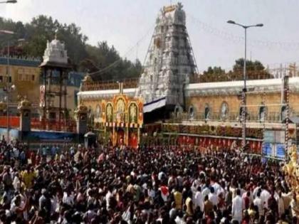 tirumala tirupati devastam receives over Rs 25 lakh in hundi collection | तिरुपती बालाजींच्या दर्शनासाठी भक्तांच्या लांबचलांब रांगा, एकाच दिवसांत जमले एवढे दान